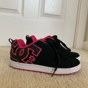 Womens DC court graffik.  Sz 7.5